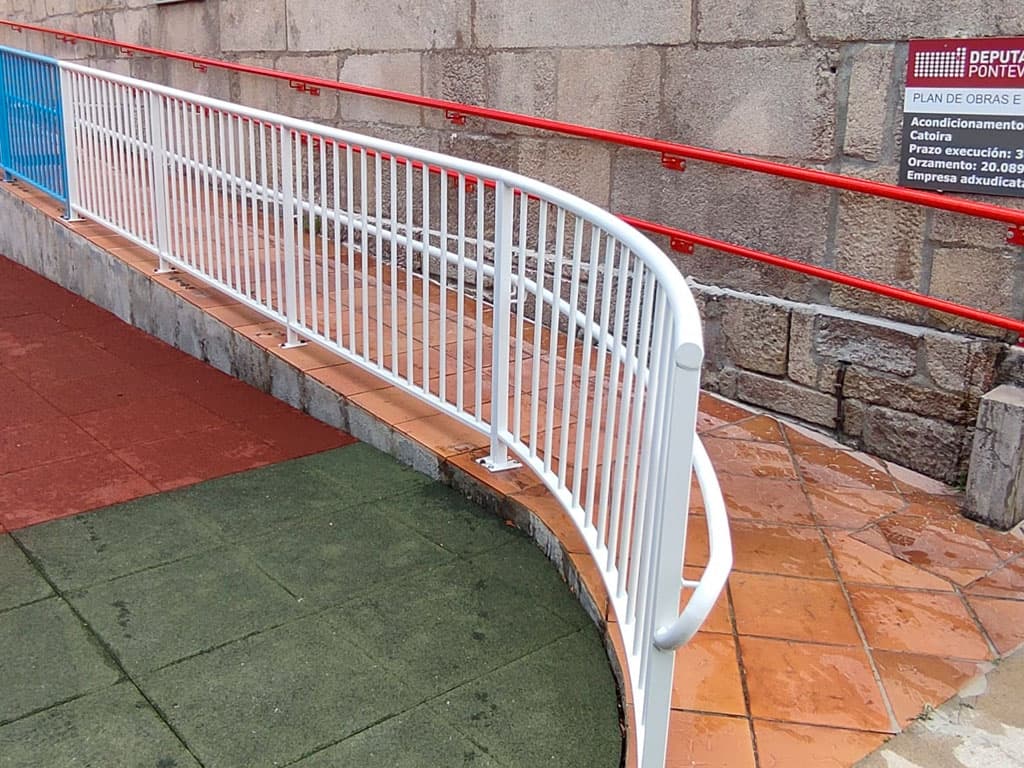 Barandillas fabricadas por Intervallas preparadas para su distribución por toda España