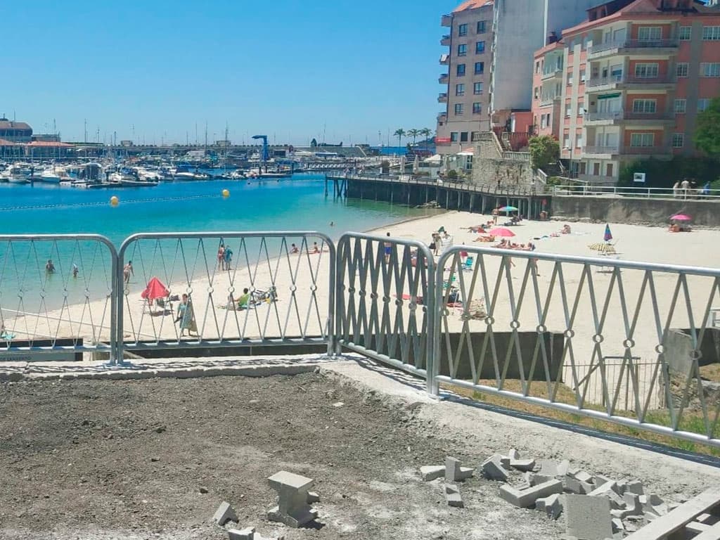 Variedad de modelos de barandas metálicas fabricadas por Intervallas en Galicia